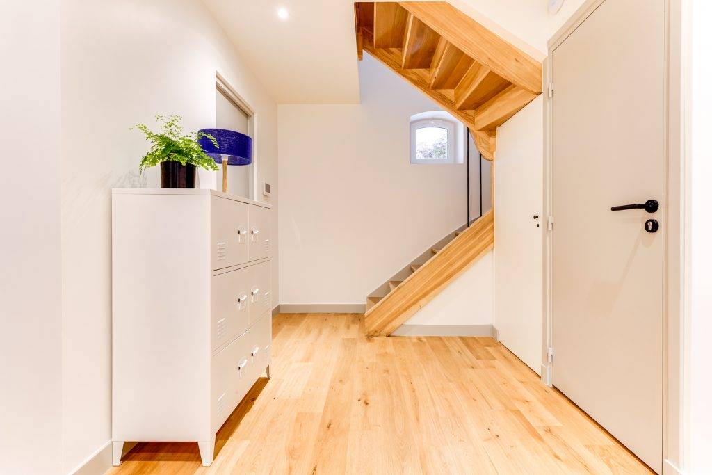 Bureau et escalier