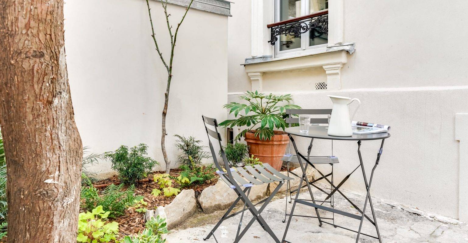cour jardin depuis grille 0005_VH105528HDR